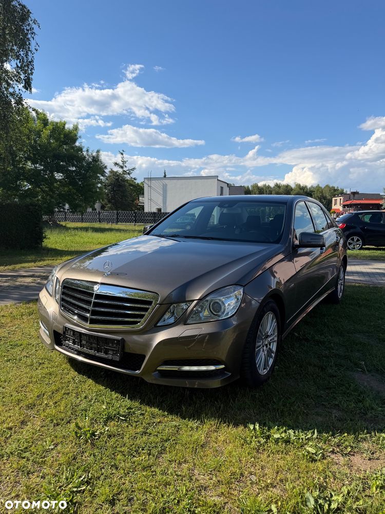 Mercedes-Benz Klasa E 300 CDI DPF BlueEFFICIENCY 7G-TRONIC Avantgarde - 37