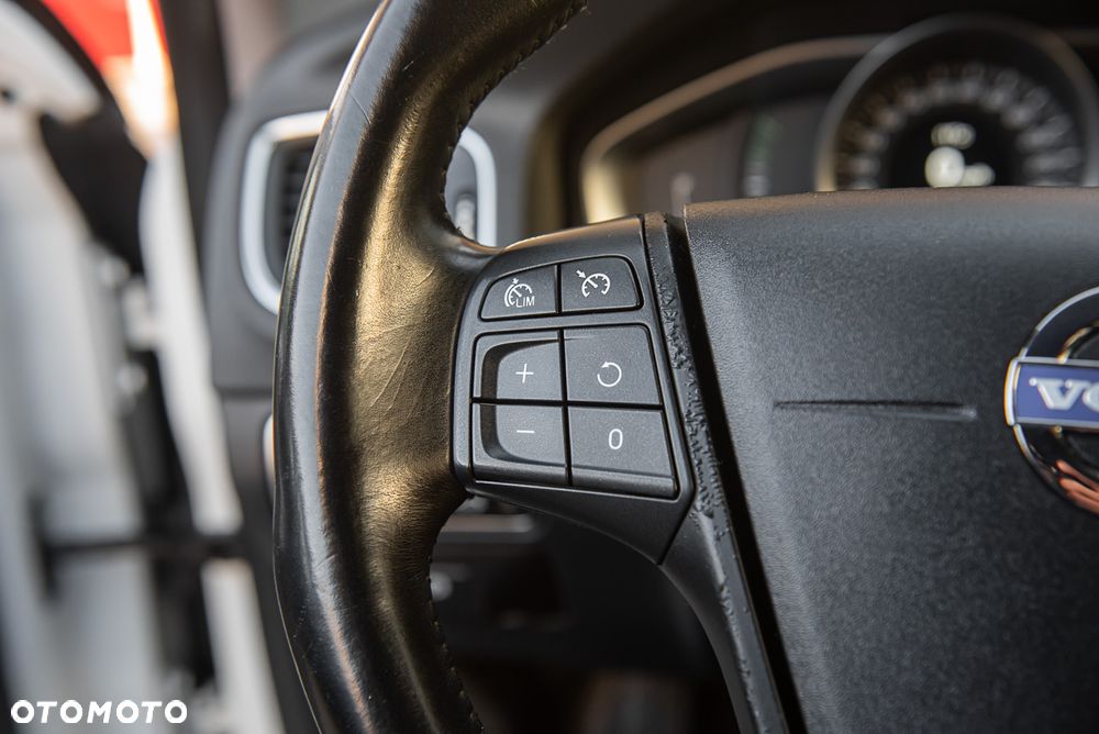 Volvo V60 D4 Geartronic Summum - 18