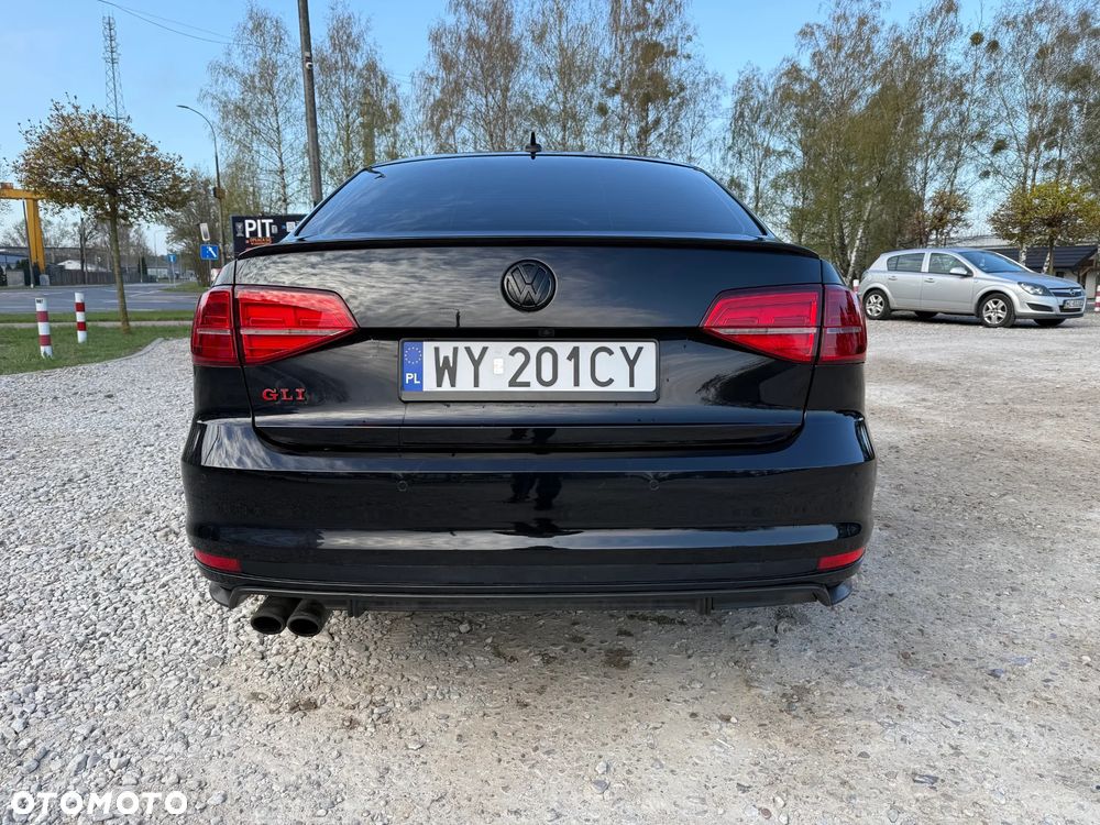 Volkswagen Jetta - 5