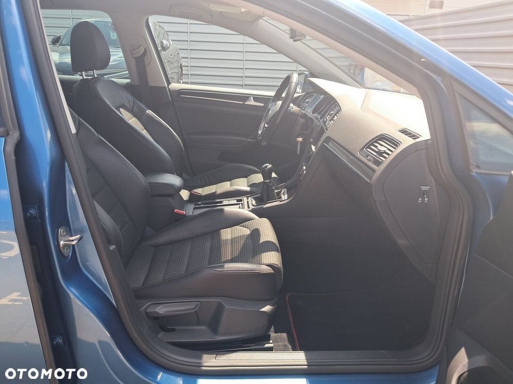 Volkswagen Golf - 27
