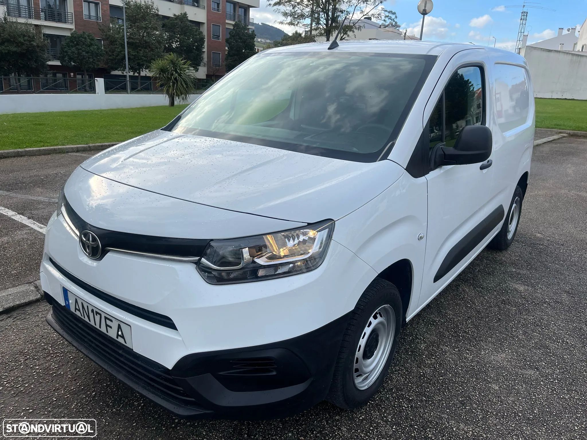 Toyota PROACE CITY L1 1.5 102cv - AC - IVA DEDUTÍVEL - 1