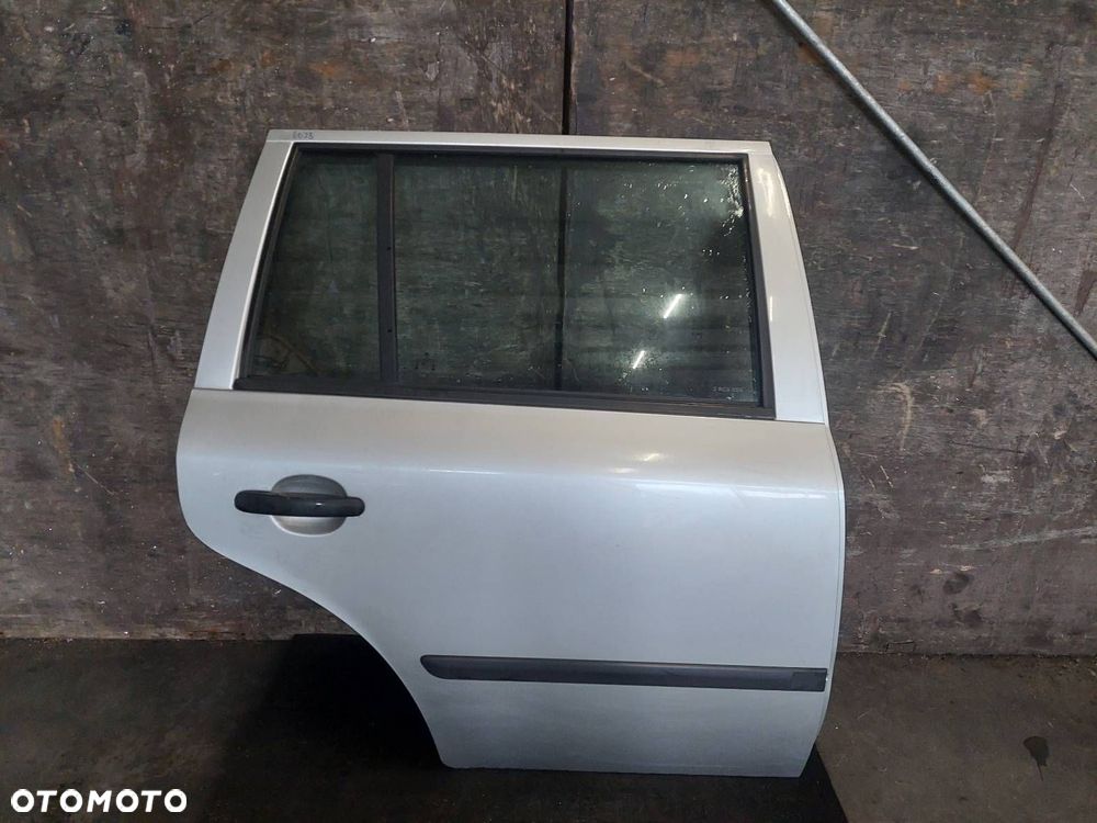 DRZWI KOMPLETNE PRAWY TYŁ SKODA OCTAVIA I KOMBI 9102 - 1
