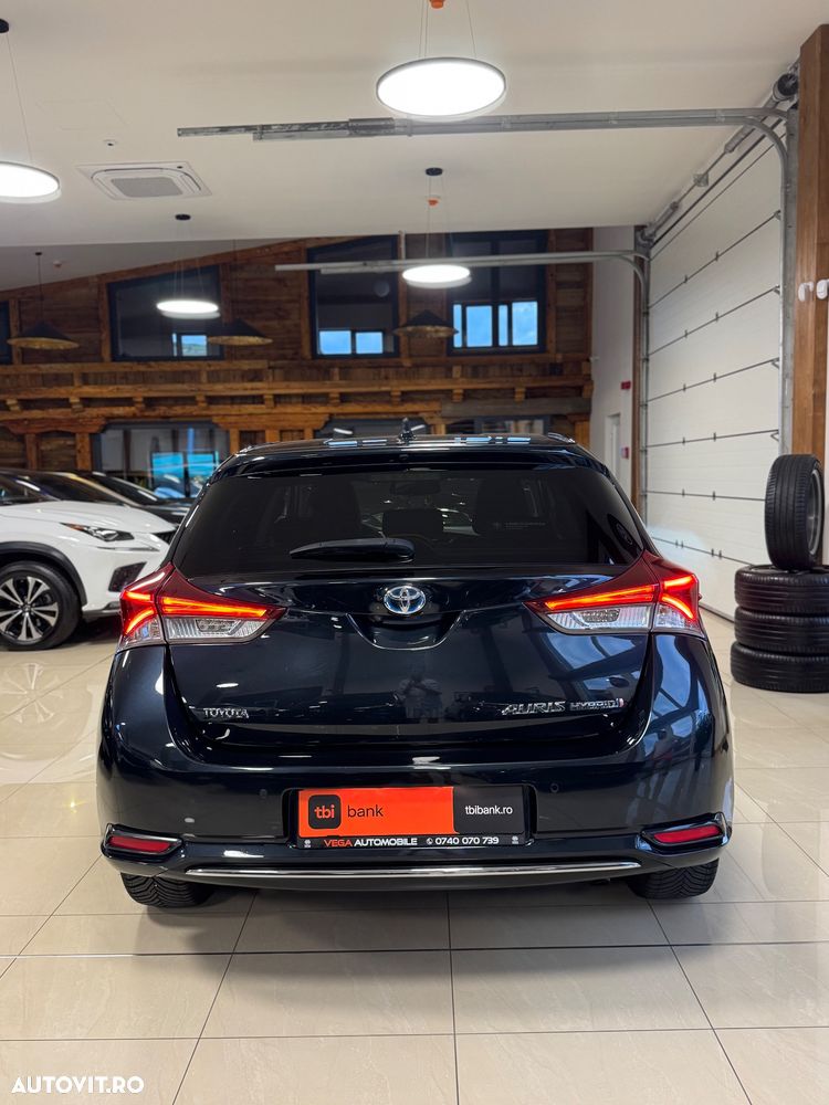Toyota Auris 1.8 L VVT-i HSD Sol + - 34