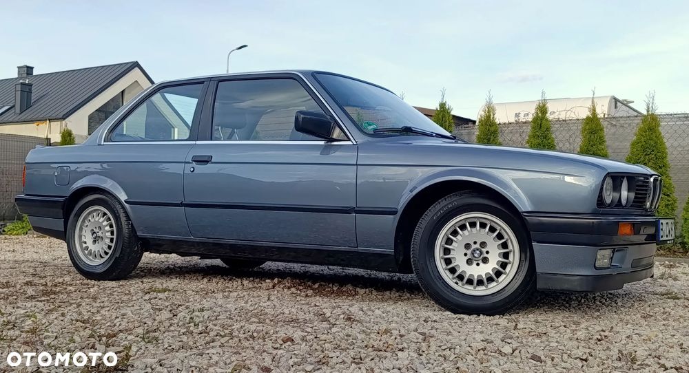 BMW Seria 3 318i - 3