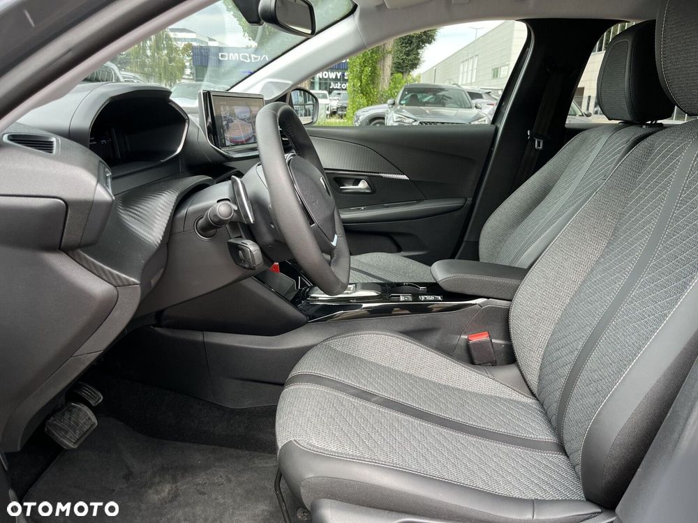 Peugeot 208 - 12