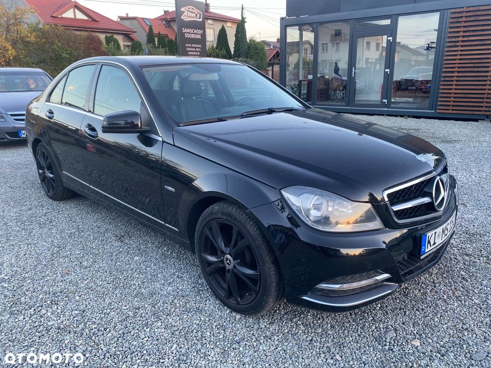 Mercedes-Benz Klasa C 180 CGI Automatik BlueEFFICIENCY Avantgarde - 38