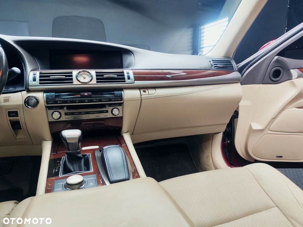 Lexus LS - 21
