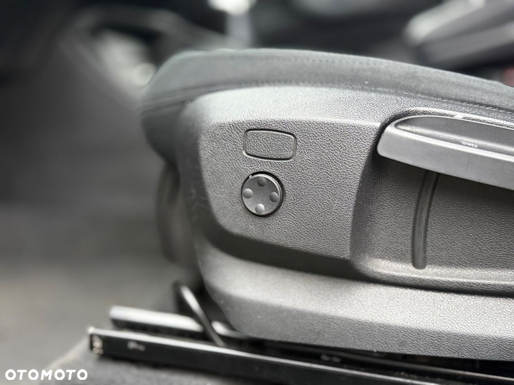 BMW X1 xDrive20d - 31