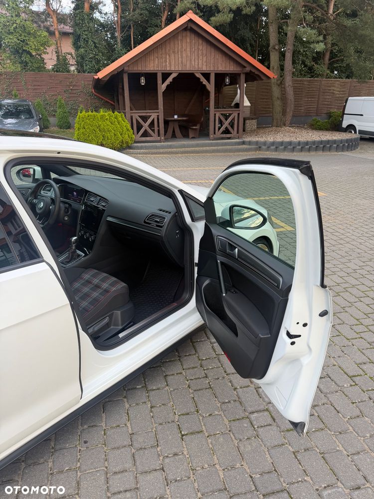 Volkswagen Golf GTI (BlueMotion Technology) DSG - 32