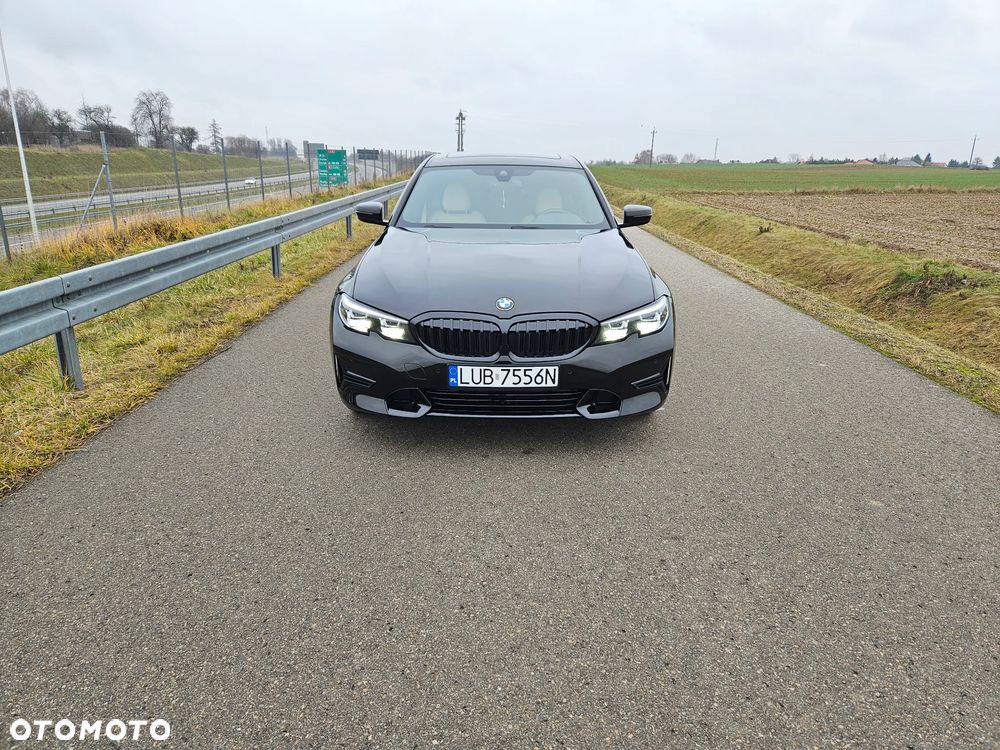 BMW Seria 3 330i Luxury Line sport - 11