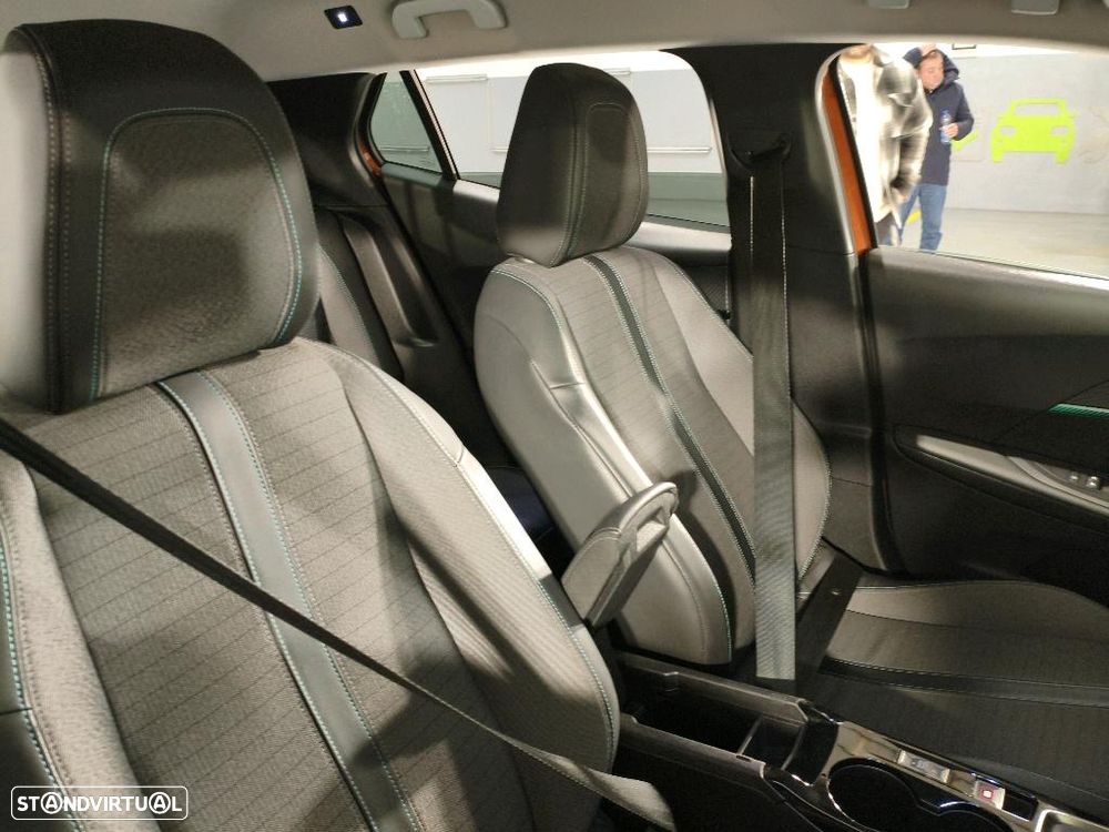 Peugeot 2008 1.2 PureTech Allure Pack - 8