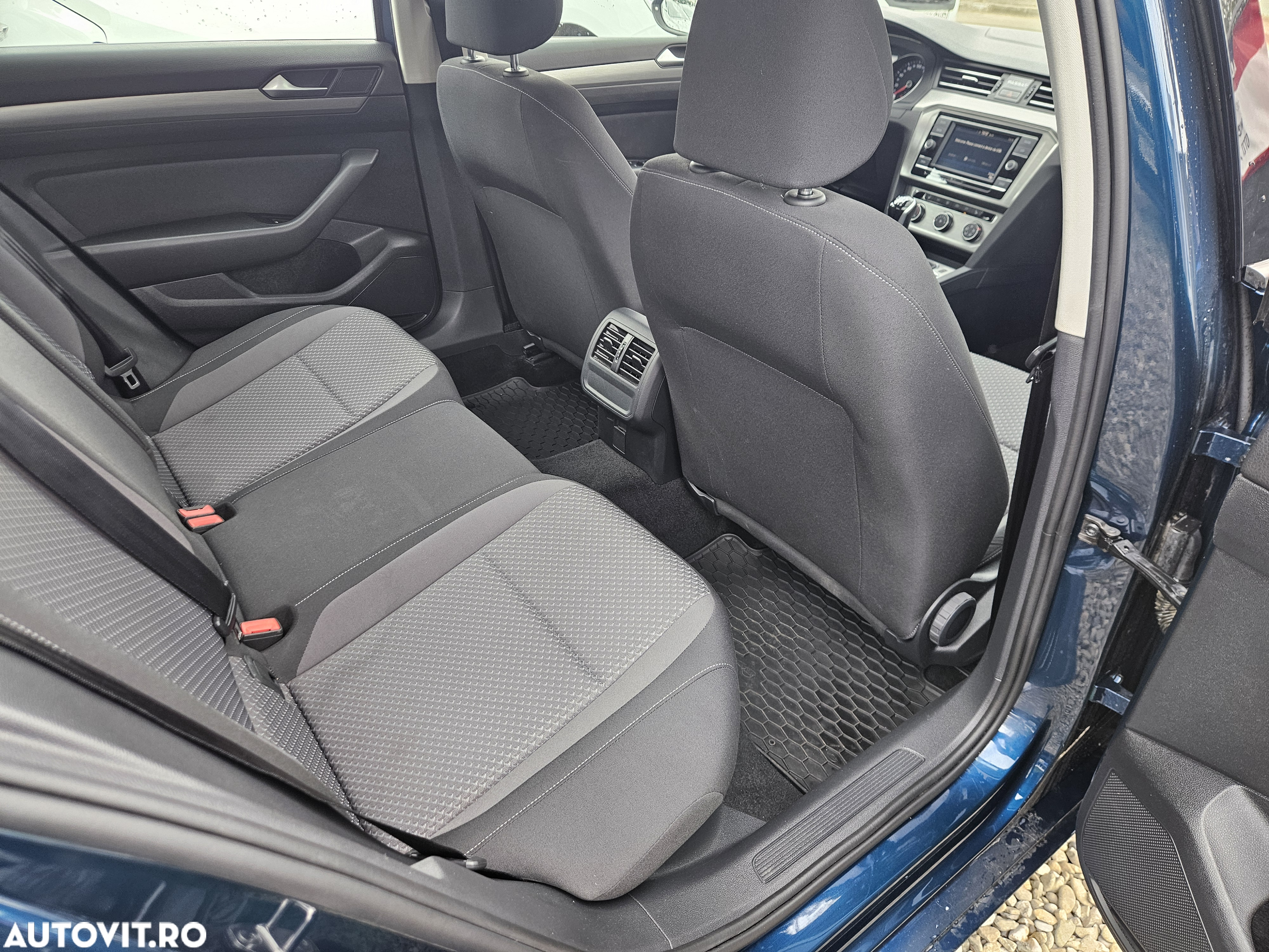 Volkswagen Passat 2.0 TDI Trendline - 11