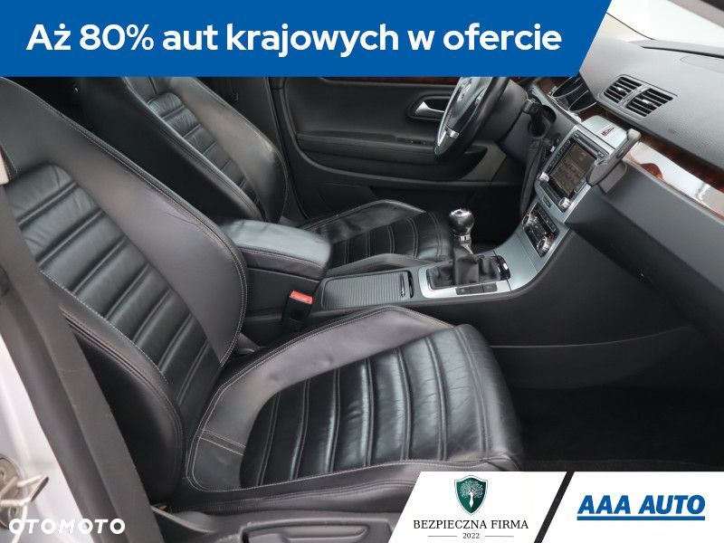 Volkswagen Passat CC - 11