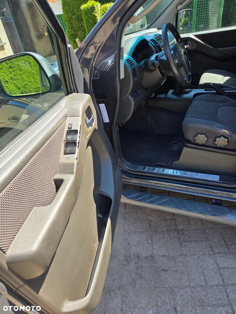 Nissan Navara 2.5 D LE - 10