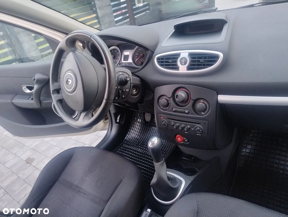Renault Clio 1.2 16V Exception - 11
