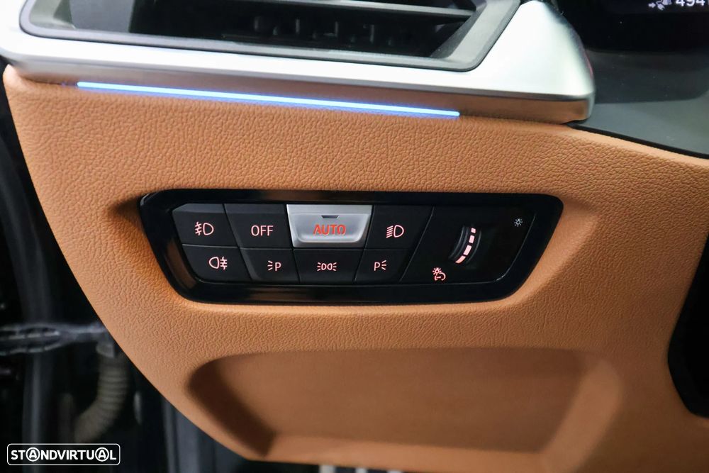 BMW 320 e Pack Desportivo M Auto - 26