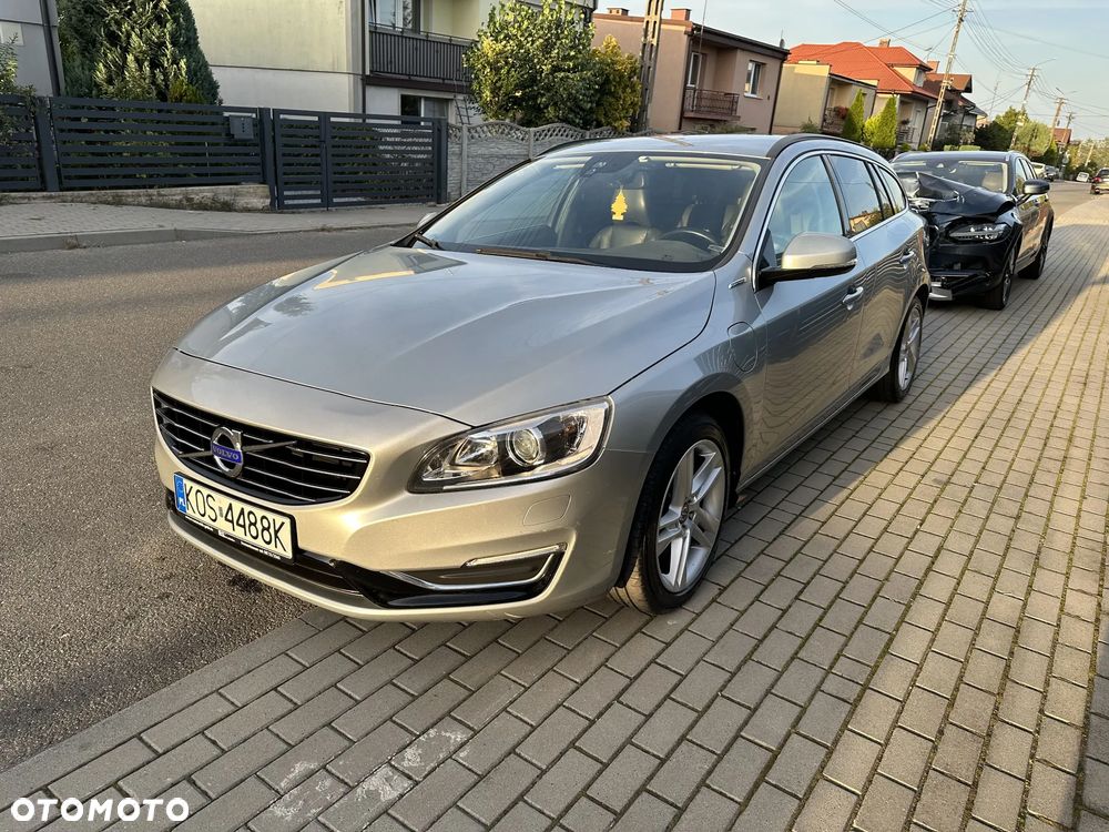 Volvo V60 D6 AWD Plug-in Hybrid Summum - 1