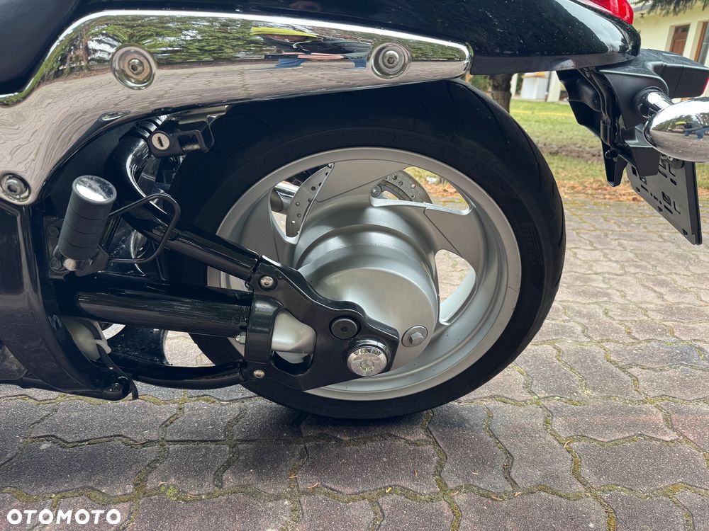 Suzuki Intruder - 13