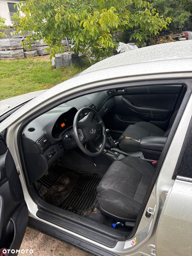 Toyota Avensis 1.8 VVT-i Travel - 10