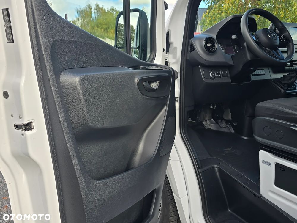 Mercedes-Benz Sprinter - 19