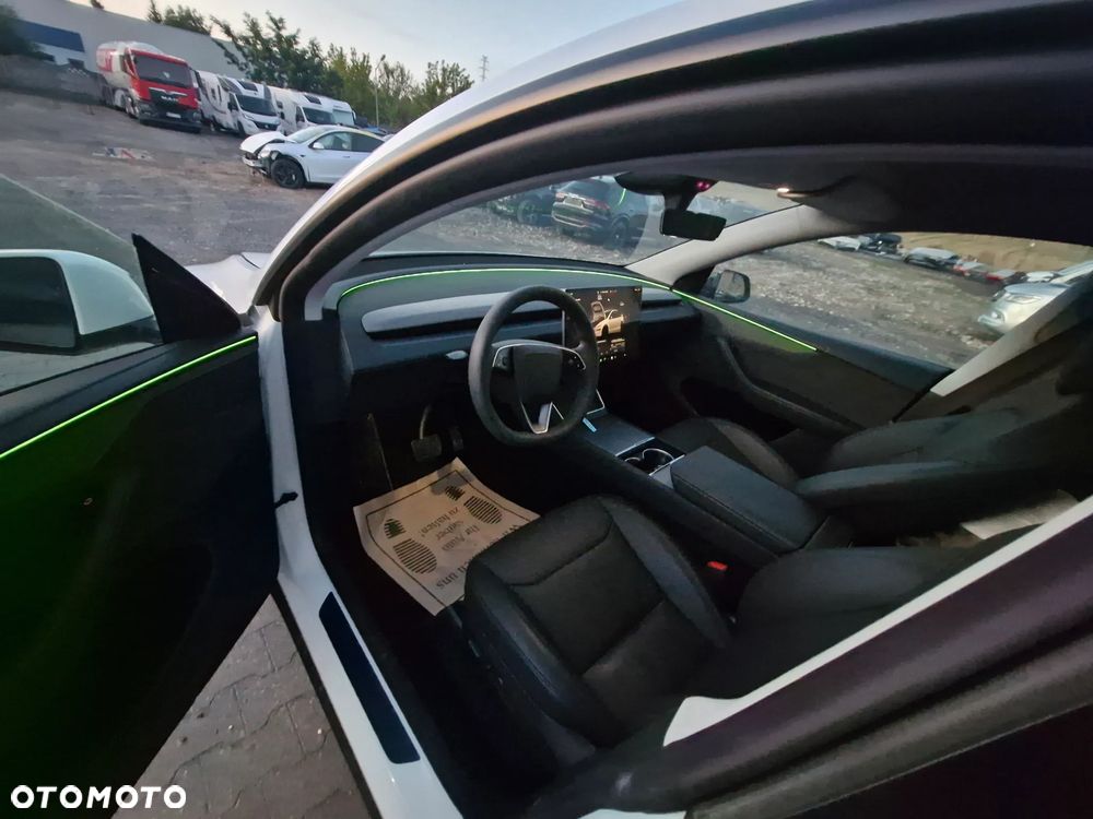 Tesla Model Y Long Range Dual Motor AWD - 4