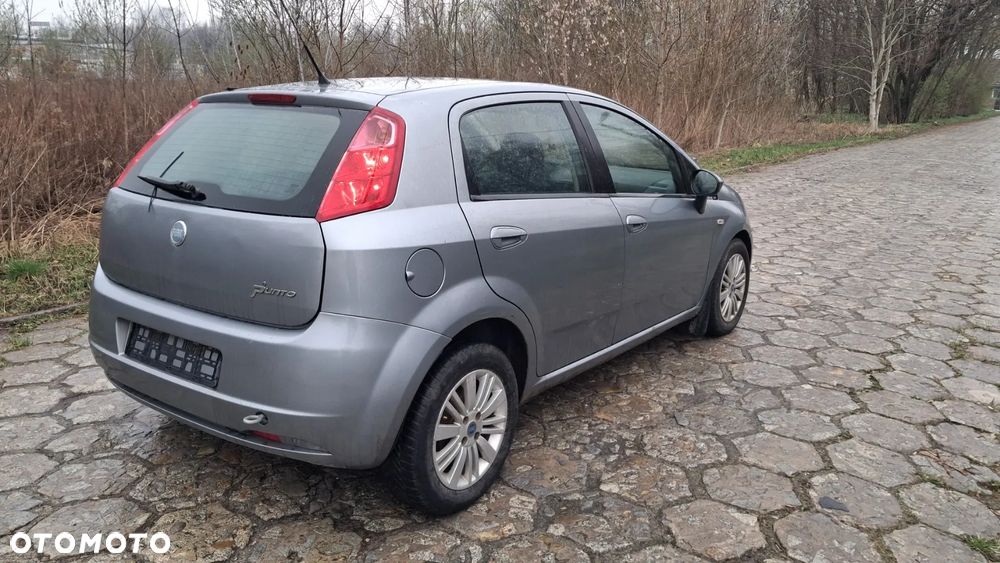 Na części Fiat Grande Punto (199) silnik 1.3 MJTD 16V 90 KM 199A3000 MultiJet lakier 595/A skrzynia maska drzwi klapa szyba fotel kanapa lusterko lampa deska GWARANCJA !!! Przód Tył Zestaw Komplet Drzwi Klapa Zderzak Błotnik Maska Grill Atrapa Szyba Pas Lampa Lusterko Boczki Fotel Kanapa Kokpit Deska Rozdzielcza Przełącznik Włącznik Sterownik Przewody Wiązka Instalacja Moduł Komputer Czujnik Listwa Pompa Alternator Wtryski Głowica Rozrusznik Kompresor Sprzęgło Dwumas Silnik  Skrzynia ABS Klimatyzacji Paliwa Wspomagania Kolektor Turbina Przepustnica Zawór Chłodnica Koło Hak Belka Sanki Zawieszenie Mcpherson Półoś Amortyzator Wydech Tłumik Zacisk Most - 5