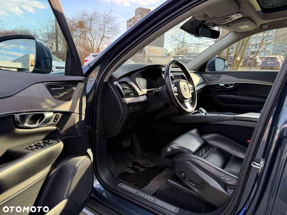 Volvo XC 90 - 9