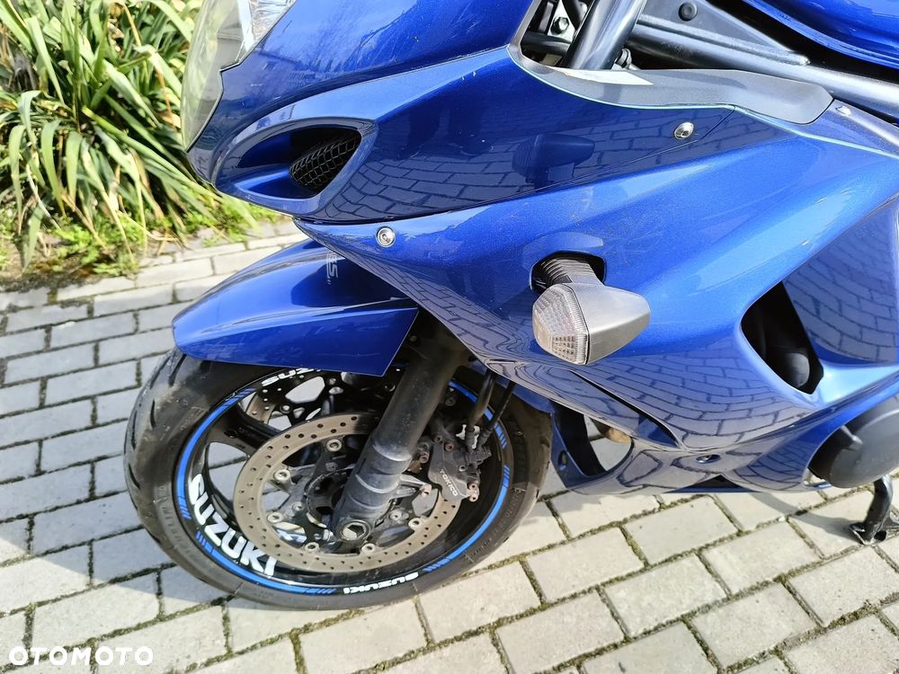 Suzuki GSX - 17