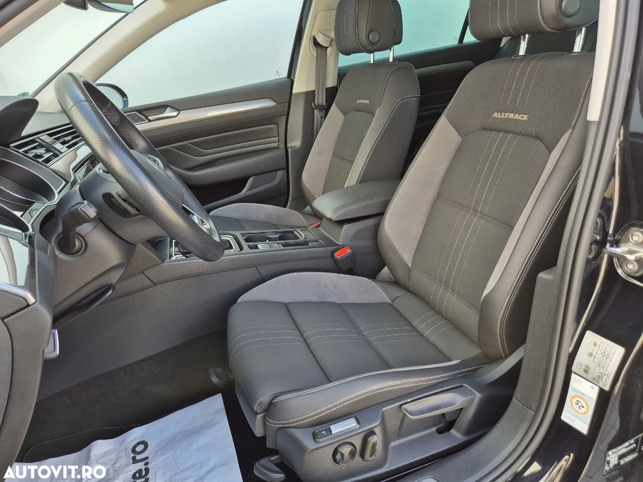 Volkswagen Passat Variant 2.0 TDI SCR DSG 4Motion Alltrack - 10