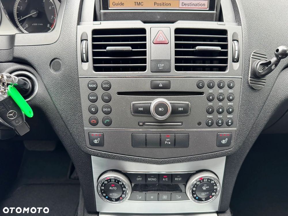 Mercedes-Benz Klasa C 250 CGI Automatik BlueEFFICIENCY Avantgarde - 27