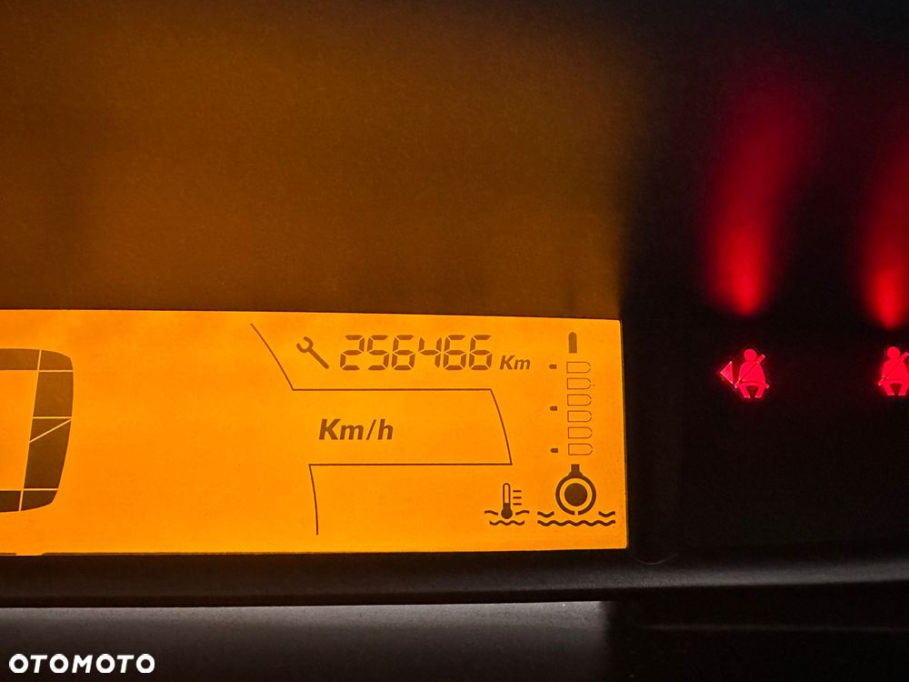 Citroën C4 1.6 HDi Impress - 22