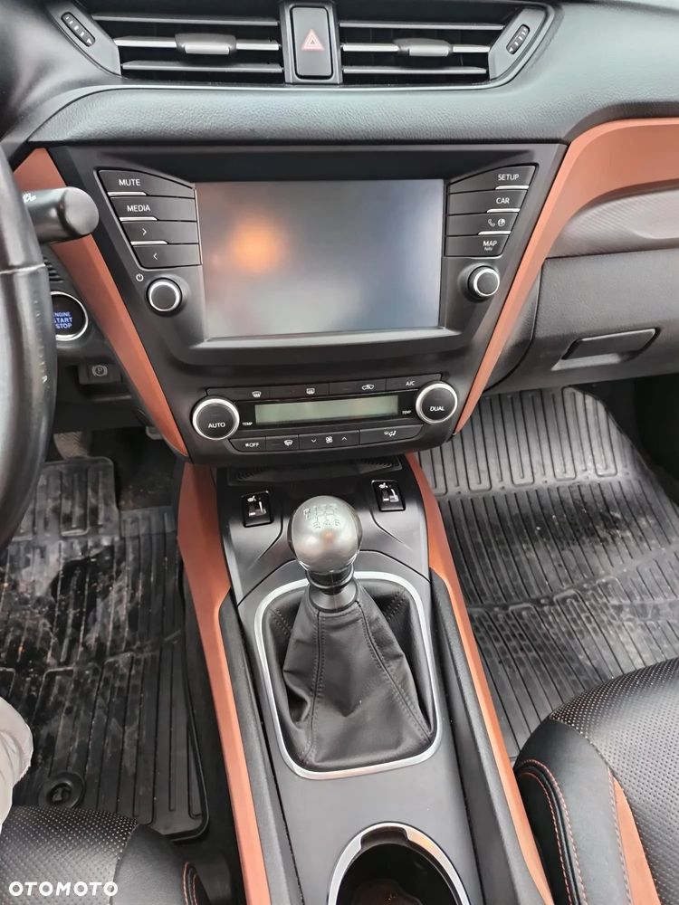 Toyota Avensis 1.8 Premium - 17