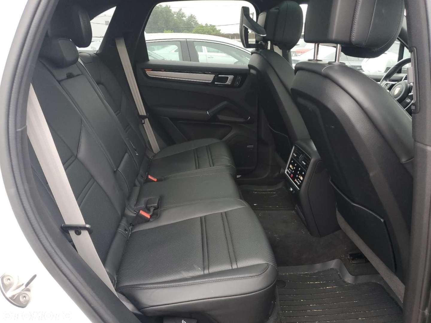 Porsche Cayenne - 2