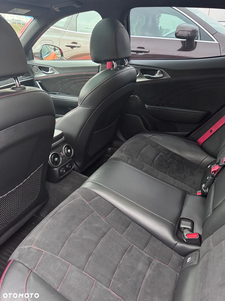 Kia Stinger 3.3 T-GDI V6 GT AWD - 8