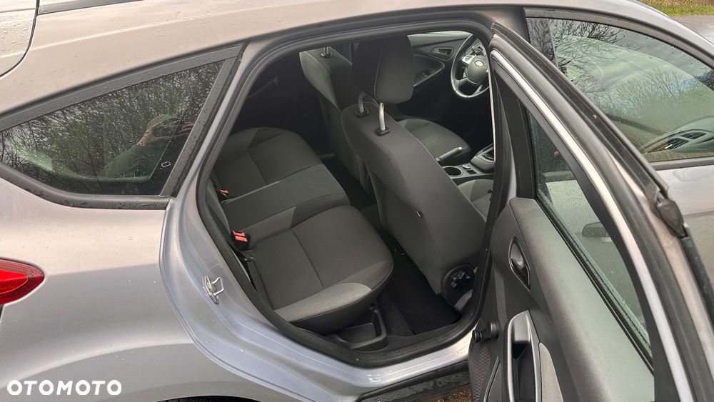 Ford Focus 1.6 Ambiente - 11