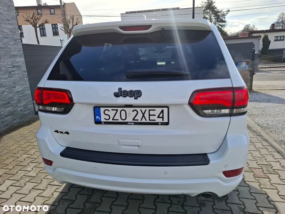 Jeep Grand Cherokee - 12