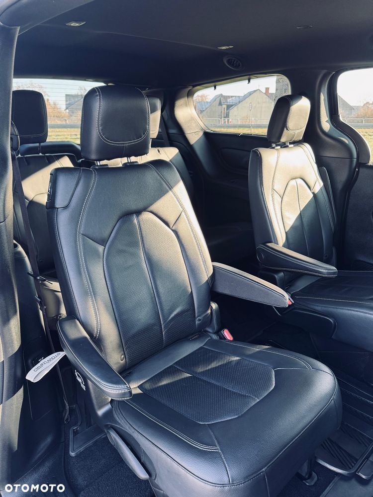 Chrysler Pacifica - 20