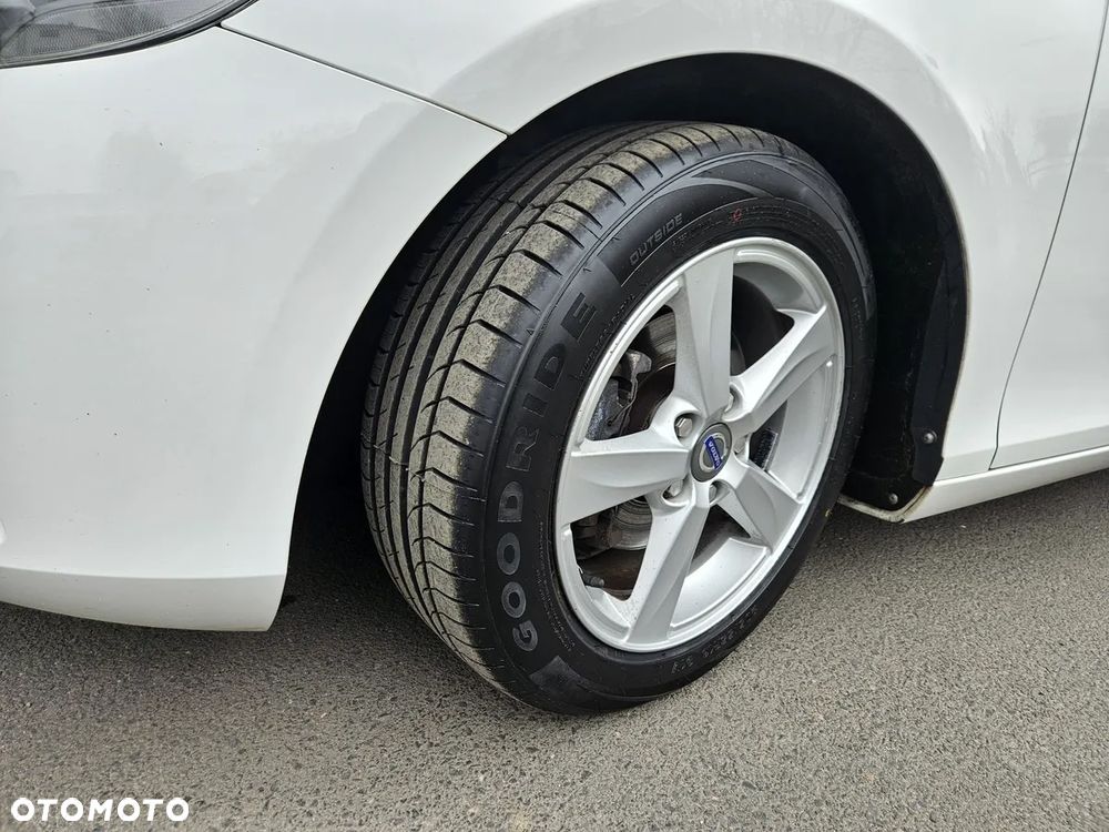 Volvo V40 D2 Momentum - 20