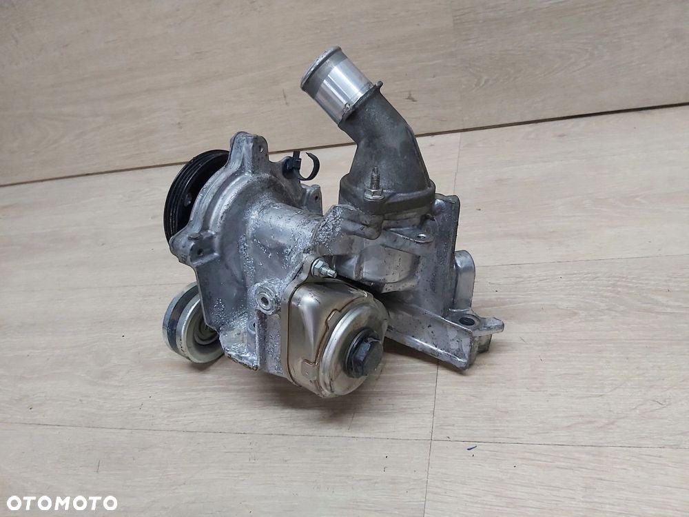 Toyota Rav4 IV 2013-2018 Pompa wody napinacz obudowa 2,5 hybryda Lexus NX - 3