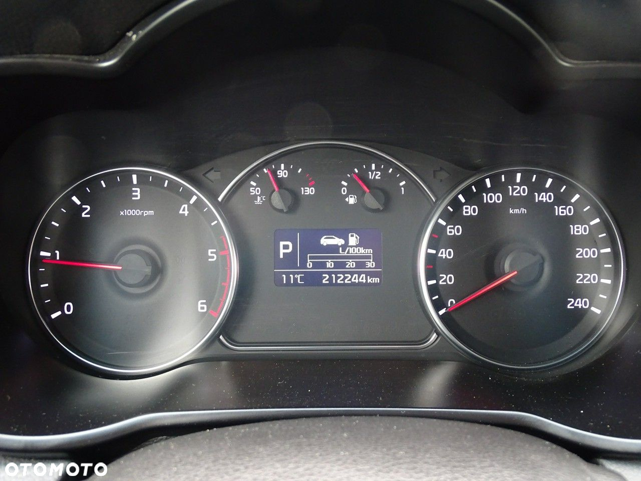 Kia Carens - 24