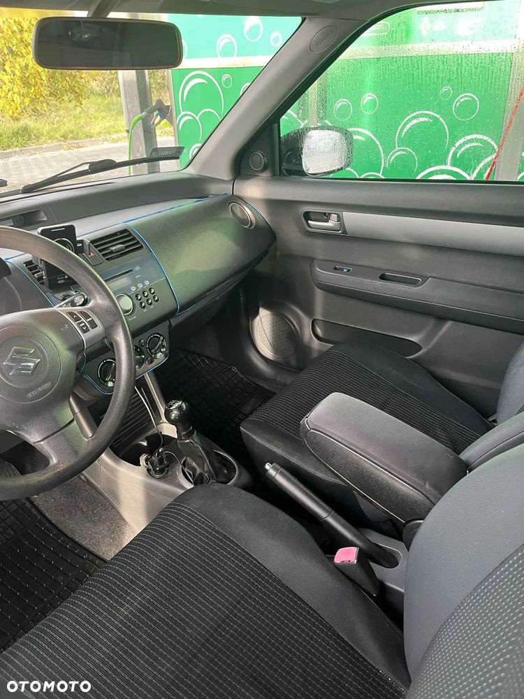 Suzuki Swift 1.3 Club - 23
