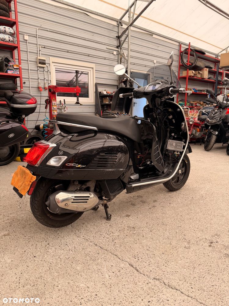 Vespa GTS - 8