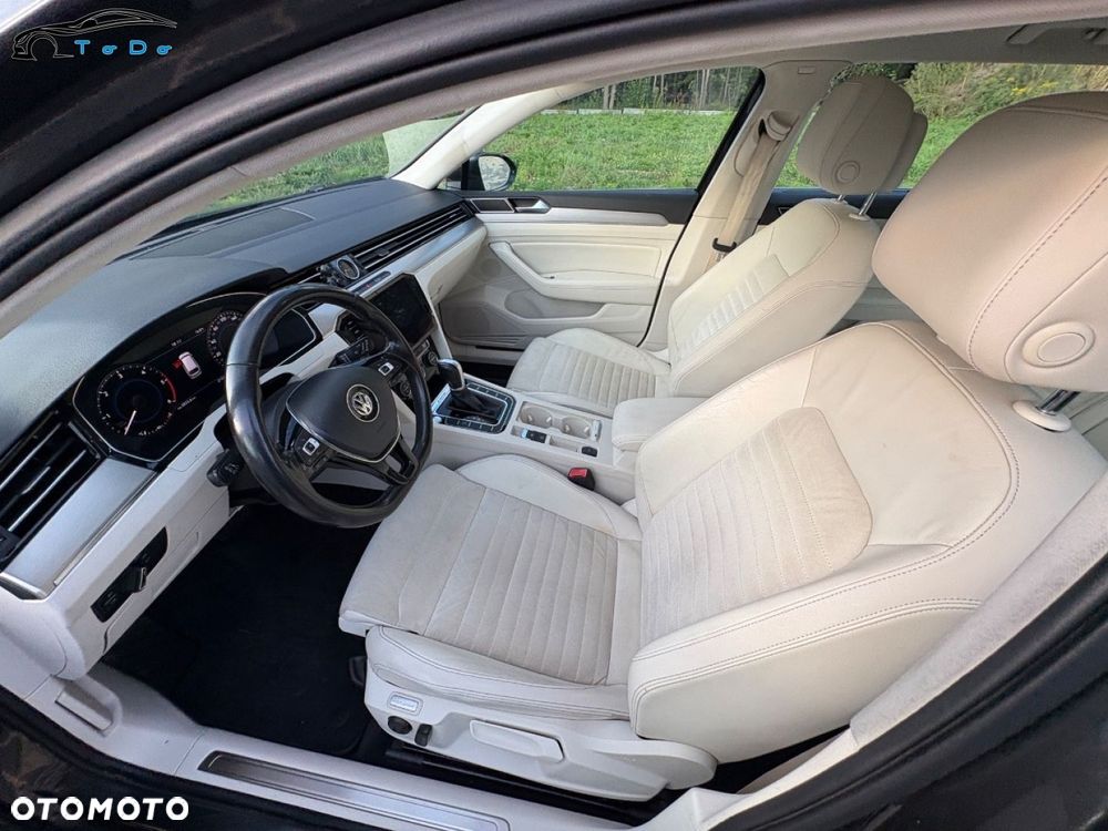 Volkswagen Passat Variant 2.0 TDI SCR 4Motion DSG Highline - 23
