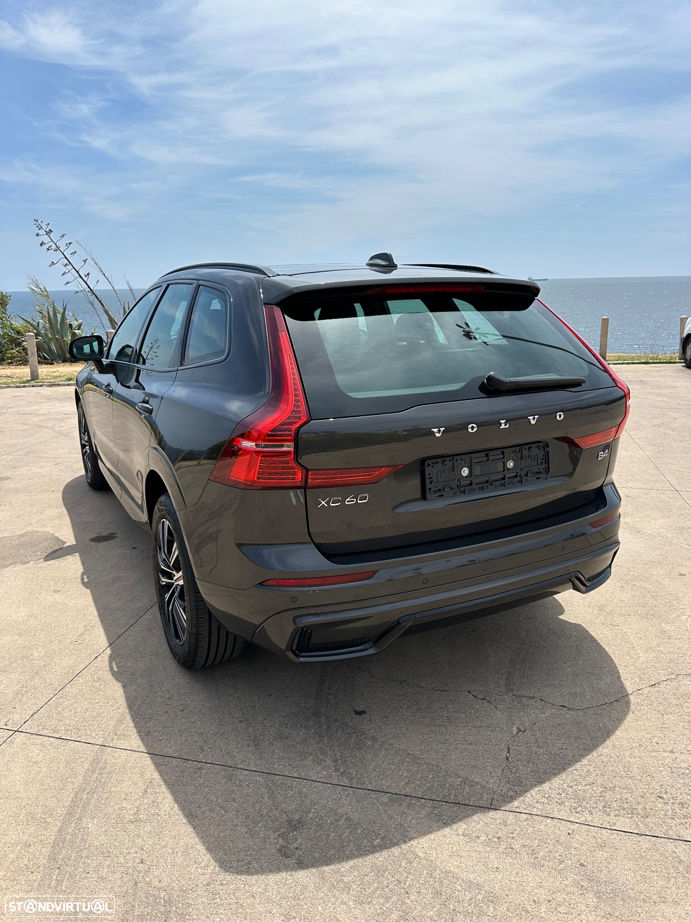 Volvo XC 60 2.0 B4 R-Design Geartronic - 7