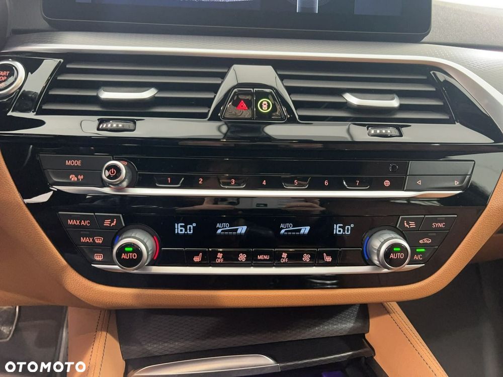 BMW Seria 5 530i mHEV - 21