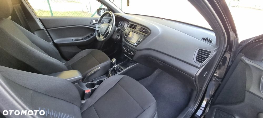 Hyundai i20 1.1 CRDi Star Edition - 11