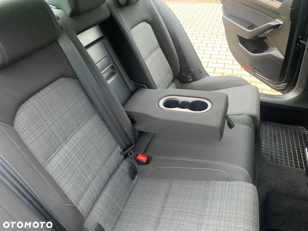 Volkswagen Passat 2.0 TDI EVO Business DSG - 18