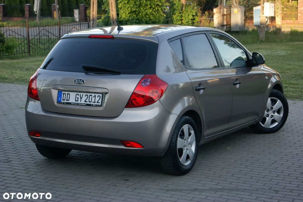 Kia Ceed 1.4 CVVT Attract - 17