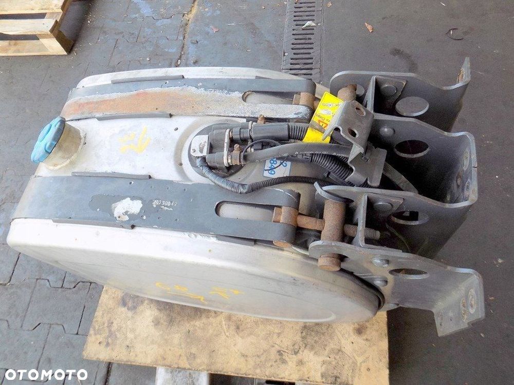 RENAULT PREMIUM DXI 07r ZBIORNIK AD BLUE 68x57x36 - 9