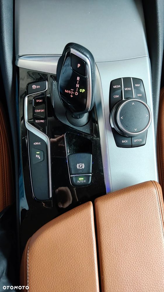 BMW Seria 5 530e iPerformance GPF Business Edition - 36